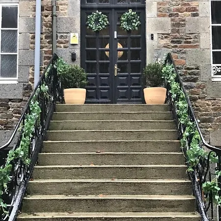 Historic Manoir In Normandy Elegance In A Semi-rural Setting Ideal For Groups And Families Dom wakacyjny