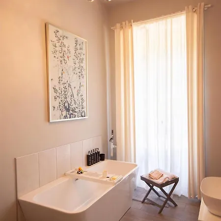 Historic Manoir In Normandy Elegance In A Semi-rural Setting Ideal For Groups And Families Dom wakacyjny