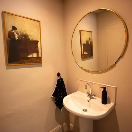 Dom wakacyjny Historic Manoir In Normandy Elegance In A Semi-rural Setting Ideal For Groups And Families *