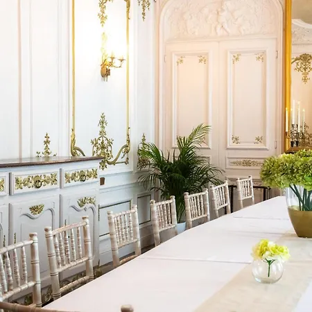 Dom wakacyjny Historic Manoir In Normandy Elegance In A Semi-rural Setting Ideal For Groups And Families