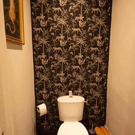 Dom wakacyjny Historic Manoir In Normandy Elegance In A Semi-rural Setting Ideal For Groups And Families *