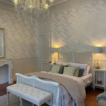 Dom wakacyjny Historic Manoir In Normandy Elegance In A Semi-rural Setting Ideal For Groups And Families