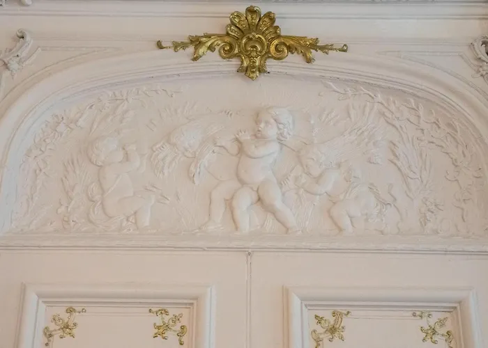 Historic Manoir In Normandy Elegance In A Semi-rural Setting Ideal For Groups And Families بيت للعطل *